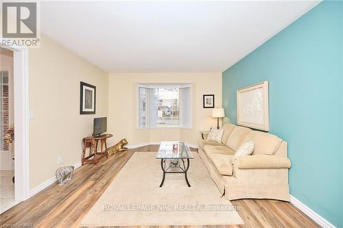 93 Willson Rd, Welland, ON - Indoor Photo Showing Living Room