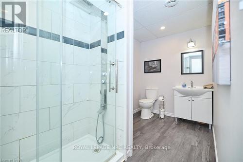 93 Willson Rd, Welland, ON - Indoor Photo Showing Bathroom