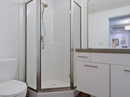 107-985 Academy Way, Kelowna, BC - Indoor Photo Showing Bathroom