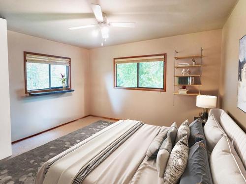 6790 Tucelnuit Drive, Oliver, BC - Indoor Photo Showing Bedroom