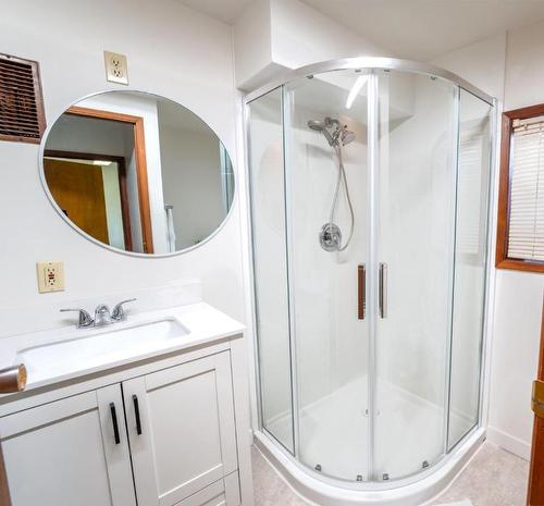 6790 Tucelnuit Drive, Oliver, BC - Indoor Photo Showing Bathroom