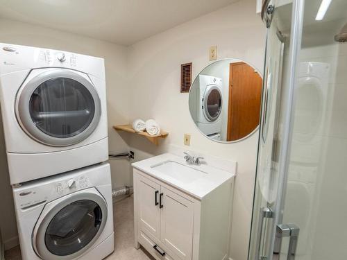 6790 Tucelnuit Drive, Oliver, BC - Indoor Photo Showing Laundry Room