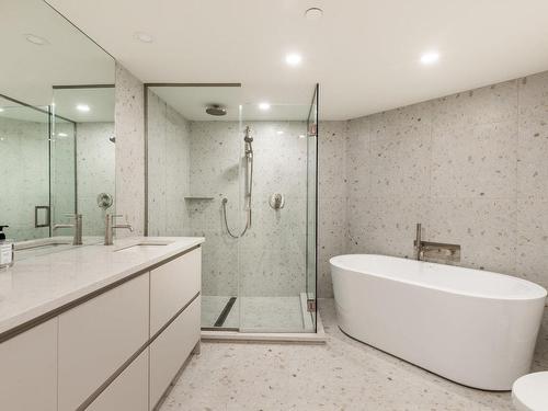 Salle de bains attenante Ã  la CCP - 305-1 Rue Mcgill, Montréal (Ville-Marie), QC - Indoor Photo Showing Bathroom