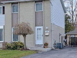 1039 Blairholm Ave  Mississauga, ON L5C 1G5