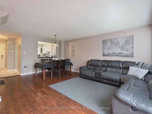 1039 Blairholm Ave, Mississauga, ON - Indoor Photo Showing Living Room