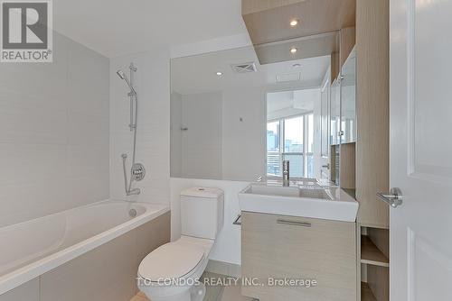3808 - 386 Yonge Street, Toronto, ON - Indoor Photo Showing Bathroom