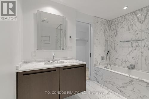 #3203 -180 University Ave, Toronto, ON - Indoor Photo Showing Bathroom