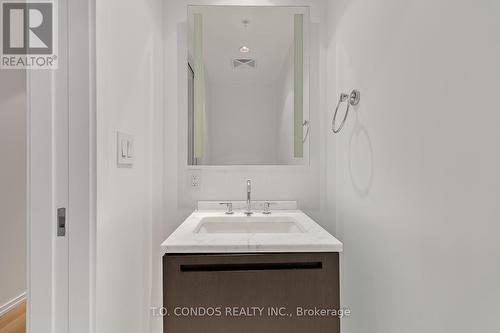 #3203 -180 University Ave, Toronto, ON -  Photo Showing Bathroom