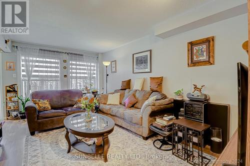 29 Goldenlight Circle, Brampton, ON - Indoor Photo Showing Living Room