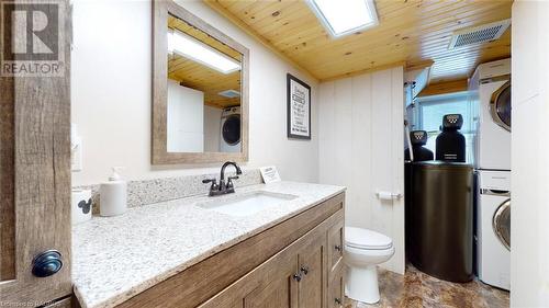 549 Stokes Bay Road, Stokes Bay, ON - Indoor Photo Showing Bathroom