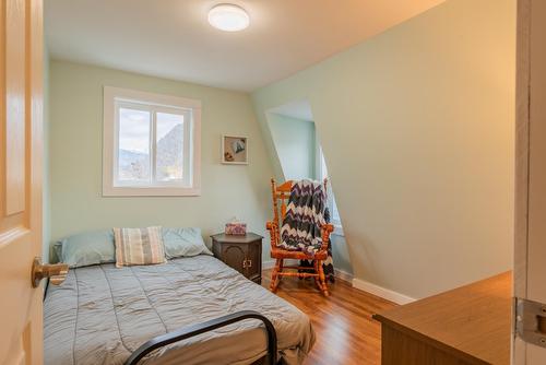 1507 Columbia Avenue, Trail, BC - Indoor Photo Showing Bedroom
