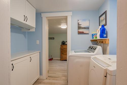 1507 Columbia Avenue, Trail, BC - Indoor Photo Showing Laundry Room