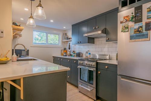 911 Silica Street, Nelson, BC - Indoor Photo Showing Kitchen