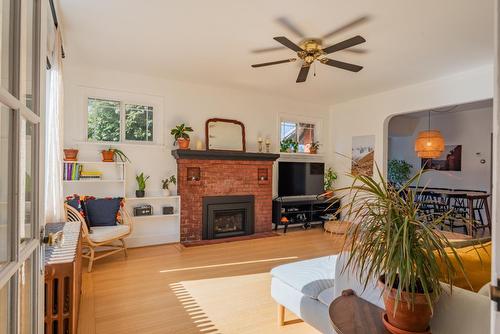 911 Silica Street, Nelson, BC - Indoor Photo Showing Living Room With Fireplace