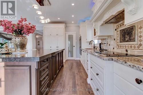 64 Laurelbank Cres, Georgina, ON - Indoor Photo Showing Kitchen With Upgraded Kitchen