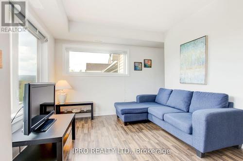#308 -6 Anchorage Cres, Collingwood, ON - Indoor Photo Showing Living Room