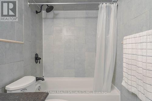 51 Franklin Court, Brampton, ON - Indoor Photo Showing Bathroom