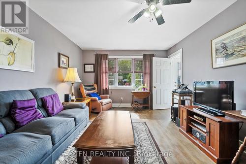 132 Catherine St, Fort Erie, ON - Indoor Photo Showing Living Room