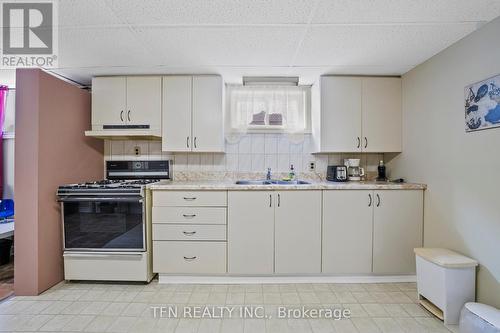 132 Catherine St, Fort Erie, ON - Indoor Photo Showing Kitchen With Double Sink