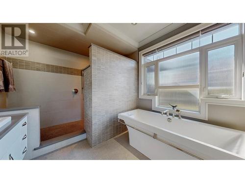 5642 Yarrow Street, Oliver, BC - Indoor Photo Showing Bathroom