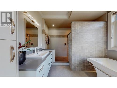 5642 Yarrow Street, Oliver, BC - Indoor Photo Showing Bathroom