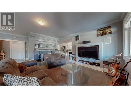 5642 Yarrow Street, Oliver, BC - Indoor Photo Showing Living Room