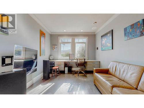 5642 Yarrow Street, Oliver, BC - Indoor Photo Showing Living Room