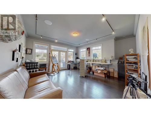 5642 Yarrow Street, Oliver, BC - Indoor Photo Showing Living Room