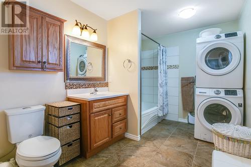 7110 Westside Road, Kelowna, BC - Indoor Photo Showing Laundry Room