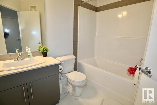 8741 Carson Wy Sw, Edmonton, AB - Indoor Photo Showing Bathroom