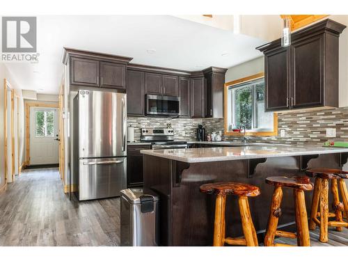 3299 Loschinski Road, Revelstoke, BC - Indoor Photo Showing Kitchen With Upgraded Kitchen