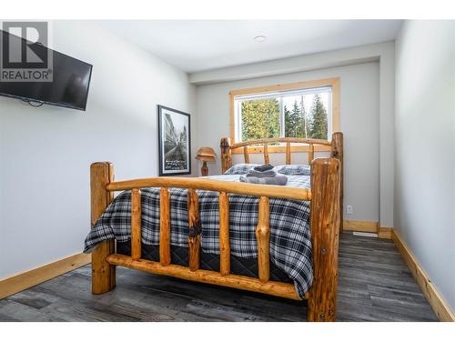 3299 Loschinski Road, Revelstoke, BC - Indoor Photo Showing Bedroom