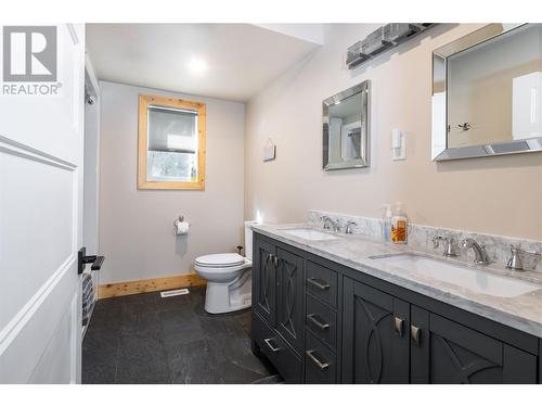 3299 Loschinski Road, Revelstoke, BC - Indoor Photo Showing Bathroom