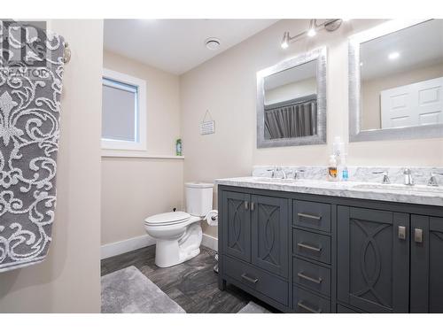 3299 Loschinski Road, Revelstoke, BC - Indoor Photo Showing Bathroom