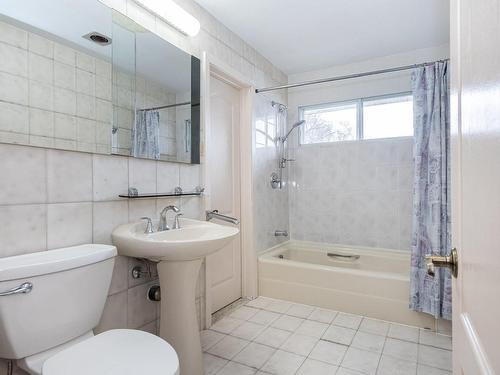 Bathroom - 11354 Rue Philippe-Hébert, Montréal (Ahuntsic-Cartierville), QC - Indoor Photo Showing Bathroom