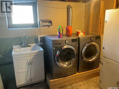 Smuts Acreage, Aberdeen Rm No. 373, SK - Indoor Photo Showing Laundry Room