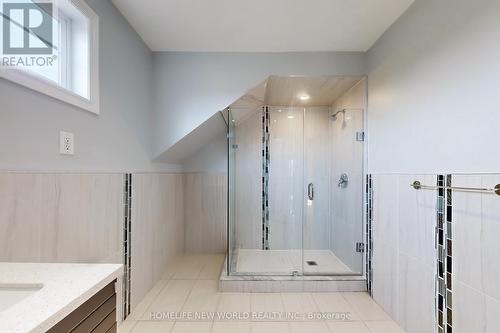 4235 Tomken Rd, Mississauga, ON - Indoor Photo Showing Bathroom