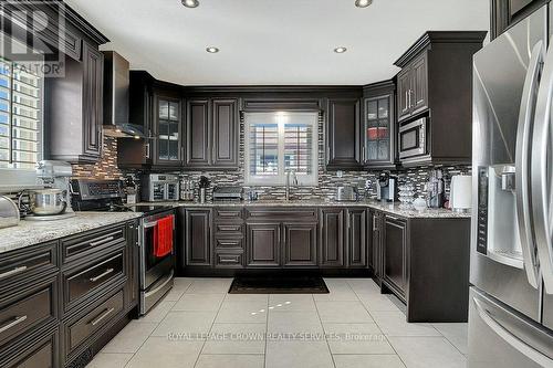 1224 Michael Cres, Cambridge, ON - Indoor Photo Showing Kitchen With Upgraded Kitchen