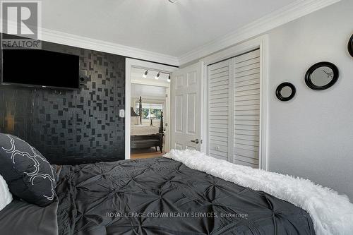 1224 Michael Cres, Cambridge, ON - Indoor Photo Showing Bedroom