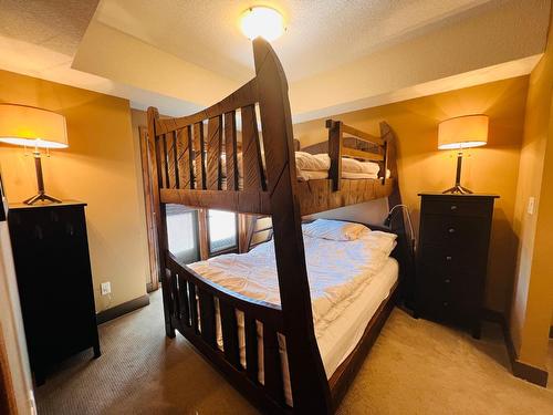 1317 - 7495 Columbia Avenue, Radium Hot Springs, BC - Indoor Photo Showing Bedroom
