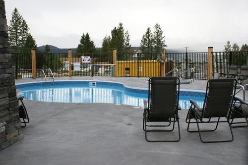 1317 - 7495 Columbia Avenue, Radium Hot Springs, BC - Outdoor With In Ground Pool