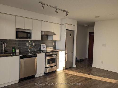 714-160 Flemington Rd, Toronto, ON - Indoor Photo Showing Kitchen With Upgraded Kitchen
