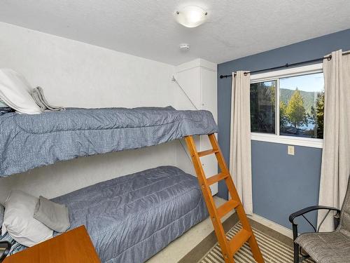 37-6574 Baird Rd, Port Renfrew, BC - Indoor Photo Showing Bedroom