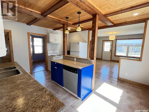 507 Maple Street, Maple Creek, SK - Indoor Photo Showing Kitchen With Double Sink