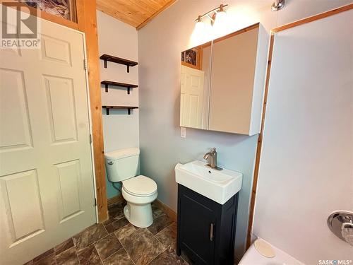 507 Maple Street, Maple Creek, SK - Indoor Photo Showing Bathroom
