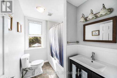 7 Alexander St, Havelock-Belmont-Methuen, ON - Indoor Photo Showing Bathroom