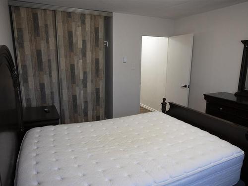 102 405 Waverley Street, Thunder Bay, ON - Indoor Photo Showing Bedroom