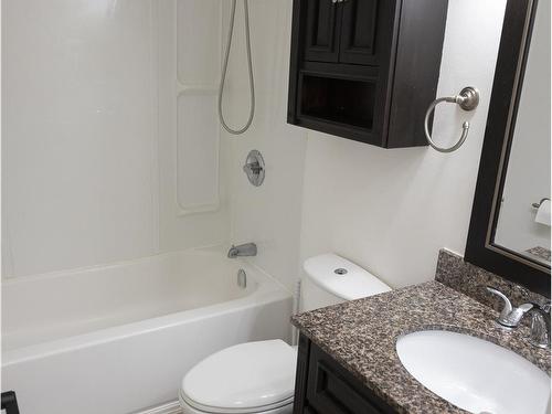 102 405 Waverley Street, Thunder Bay, ON - Indoor Photo Showing Bathroom