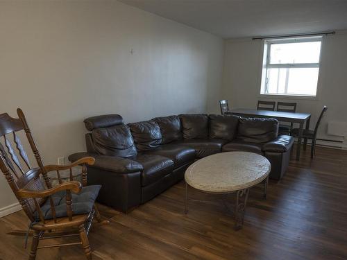 102 405 Waverley Street, Thunder Bay, ON - Indoor Photo Showing Living Room