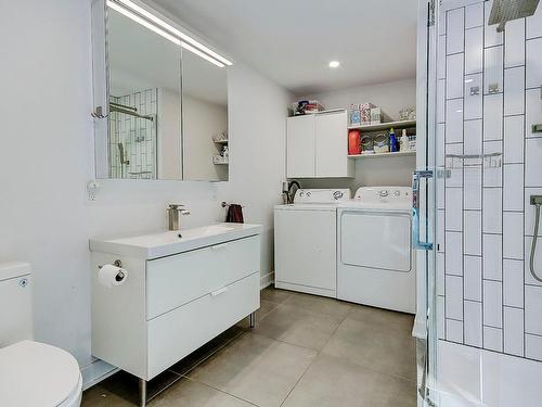 Bathroom - 151 22E Avenue, Sainte-Anne-De-Sabrevois, QC - Indoor Photo Showing Laundry Room